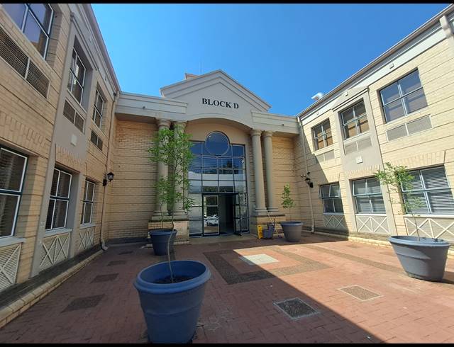 162M² OFFICE TO LET IN DUNKELD WEST